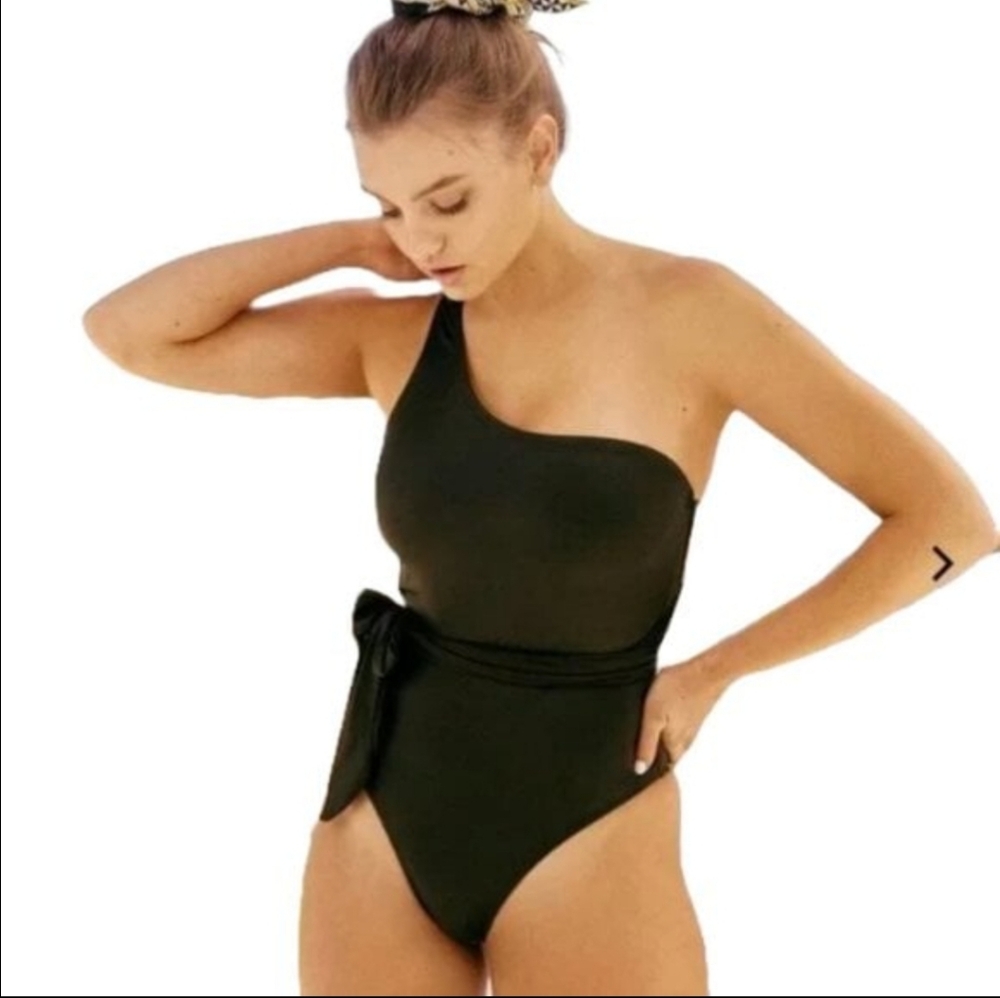 1 4 Ur Soul 1 Piece in Noir Small NWT Free People